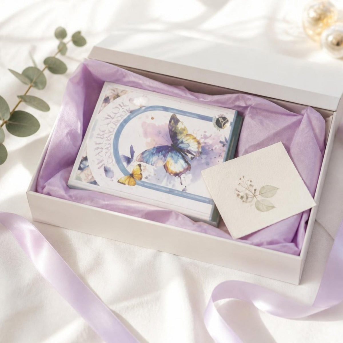 Caja regalo con papel de seda y tarjeta